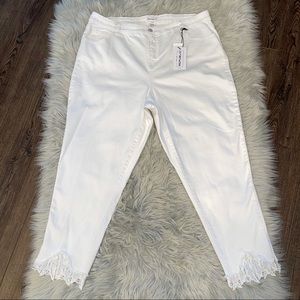 For The Republic Woman White/White Lace Jean 20W